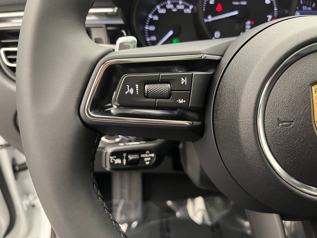 Thumbnail: 2025 Porsche Macan - 13