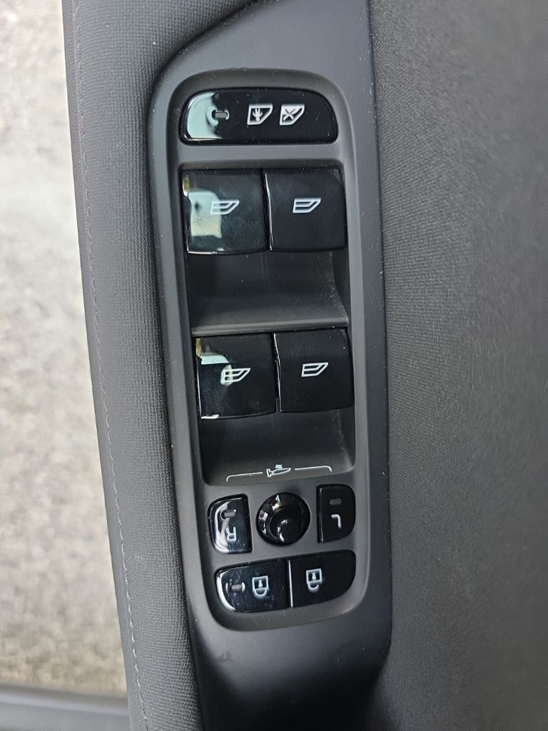Used 2024  Polestar Long Range Dual Motor image 24