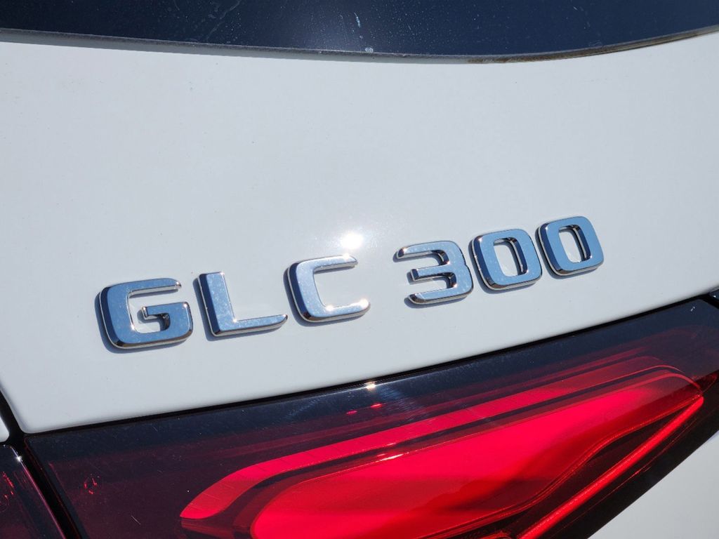 2024 Mercedes-Benz GLC GLC 300 8