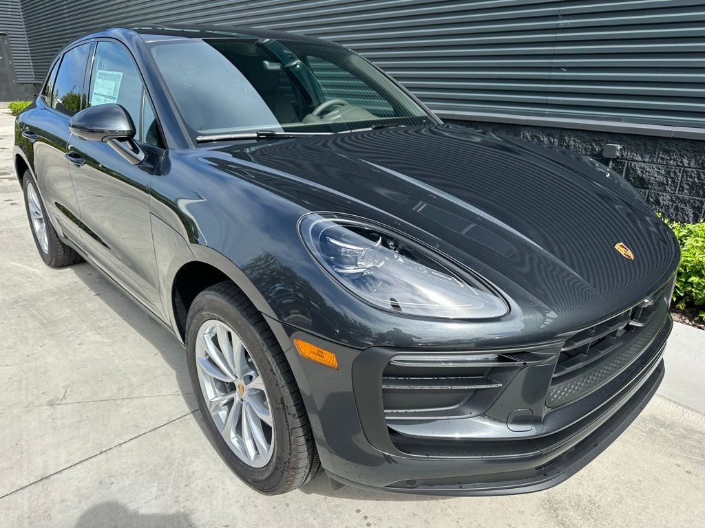 Thumbnail: 2025 Porsche Macan - 10