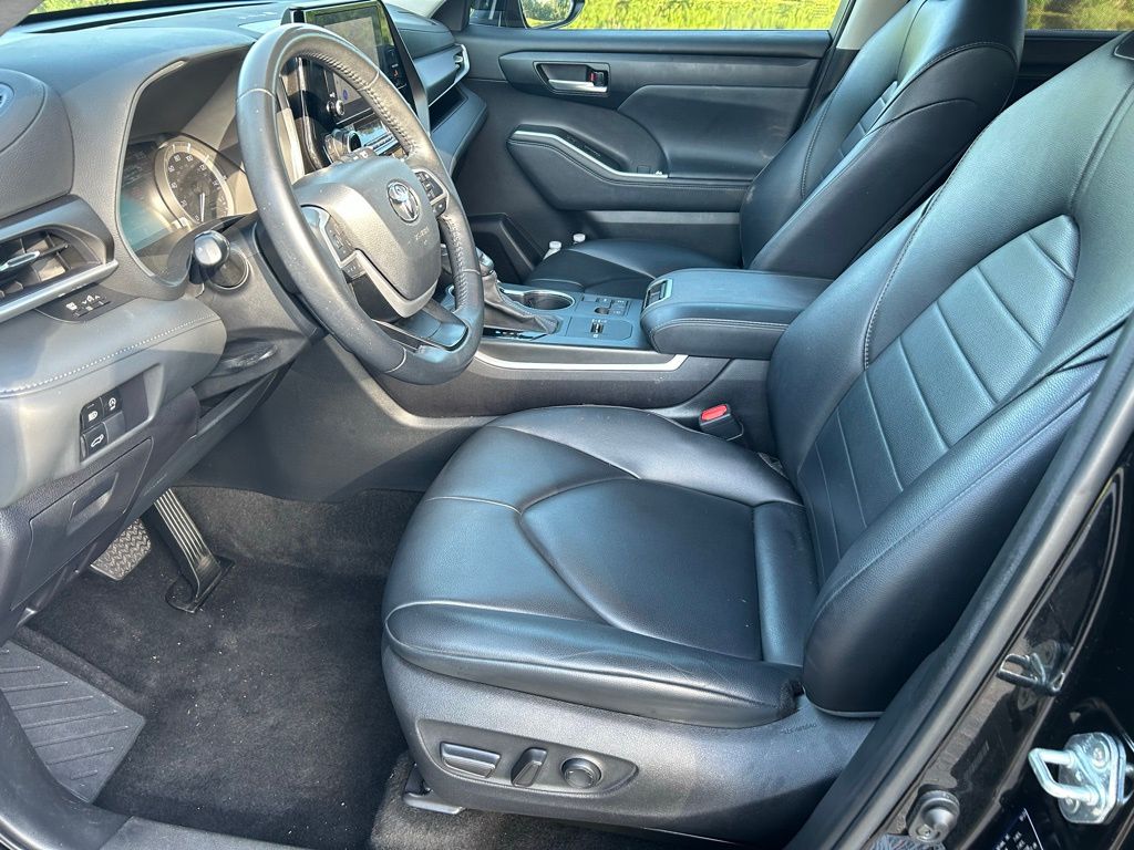 2023 Toyota Highlander XLE 14