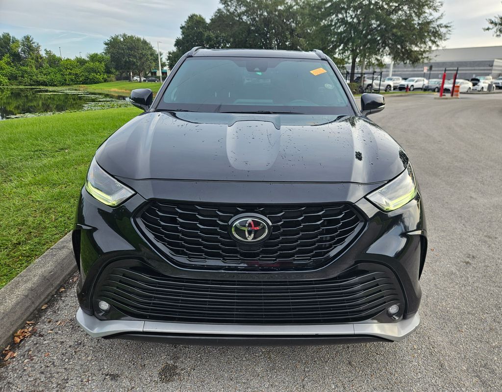 Thumbnail: 2022 Toyota Highlander - 8