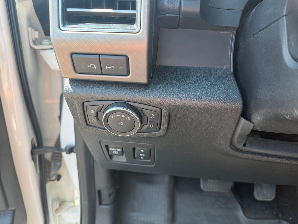 2018 White Ford F-150 4X4 Truck