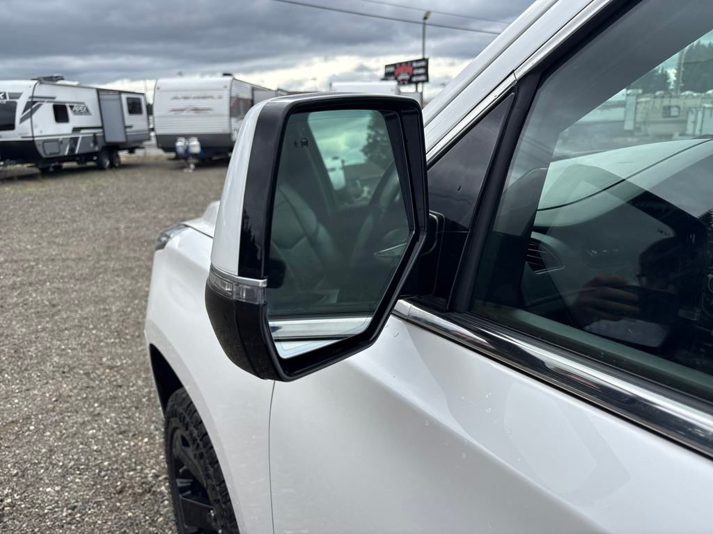 2019 Crystal White Tricoat Cadillac Escalade Platinum Edition 4X4 SUV
