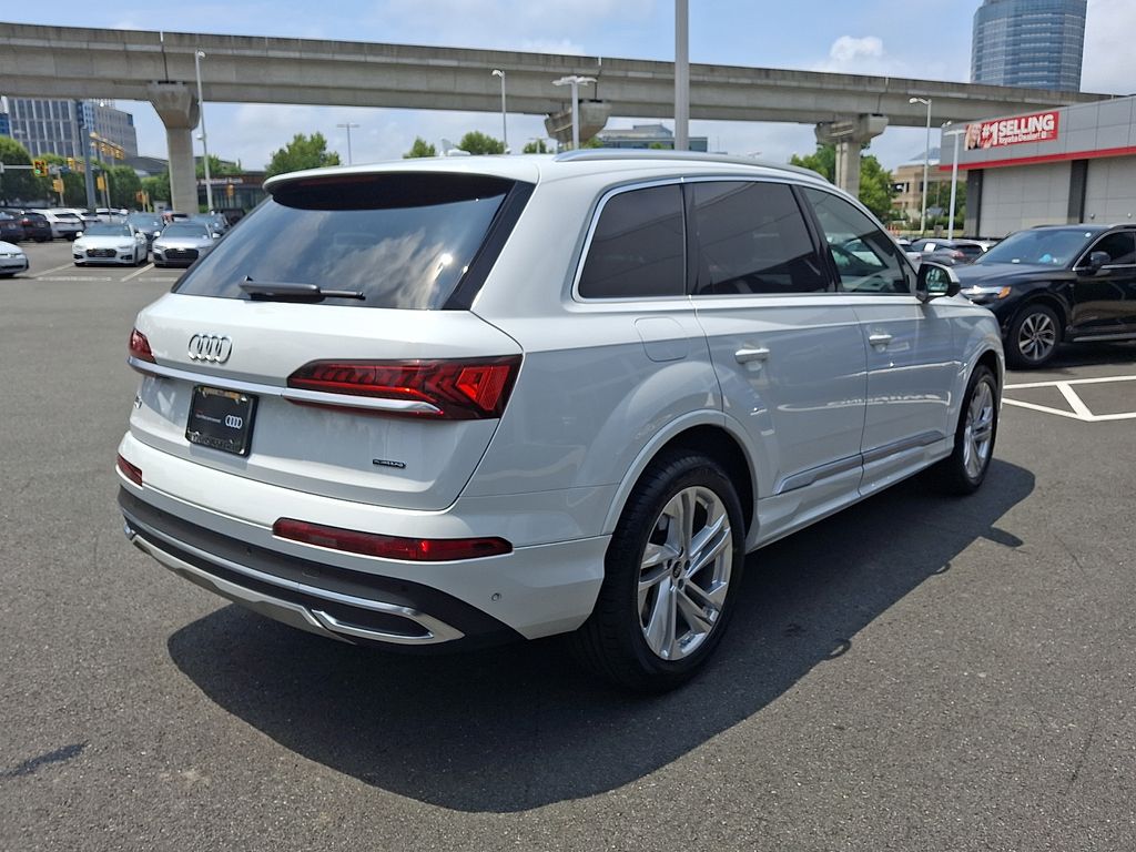 Thumbnail: 2023 Audi Q7 - 4