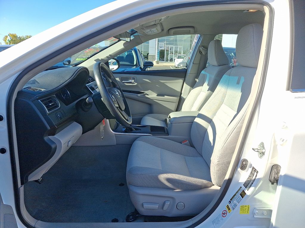 Thumbnail: 2017 Toyota Camry - 14