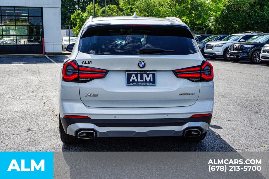 Used 2022 White BMW xDrive30i image 11