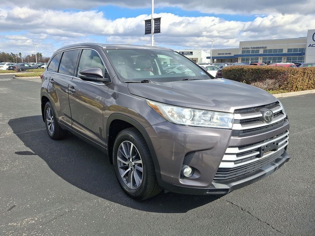 2017 Toyota Highlander XLE 3