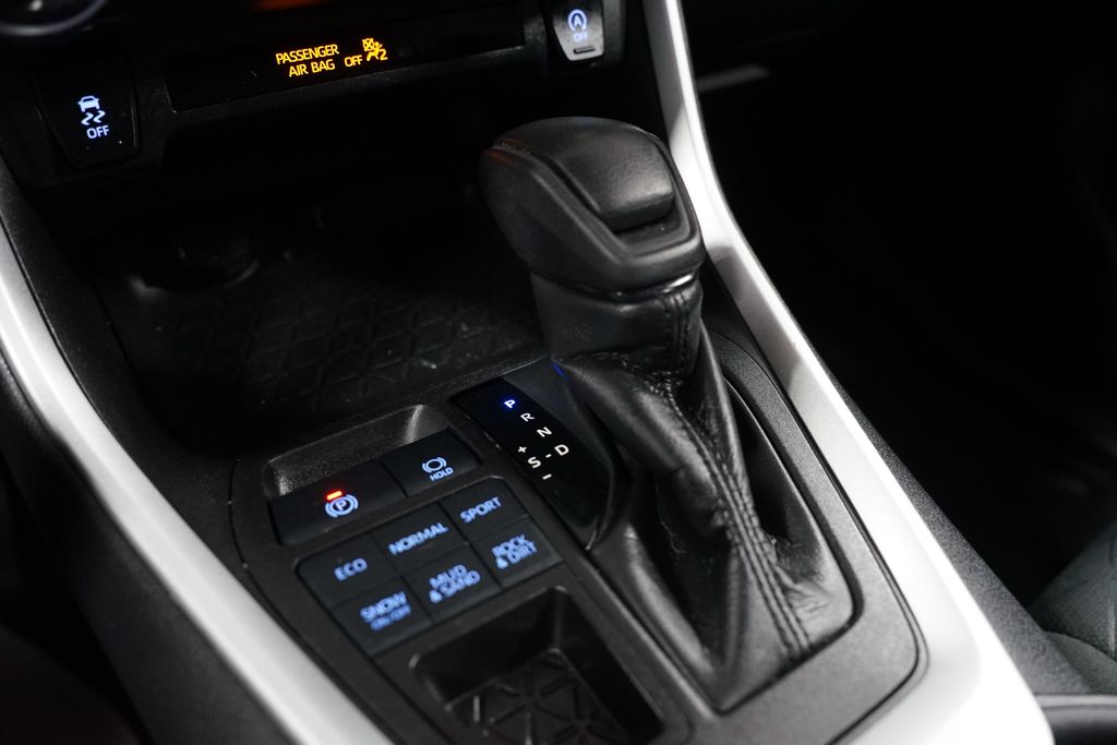 Thumbnail: 2021 Toyota RAV4 - 22