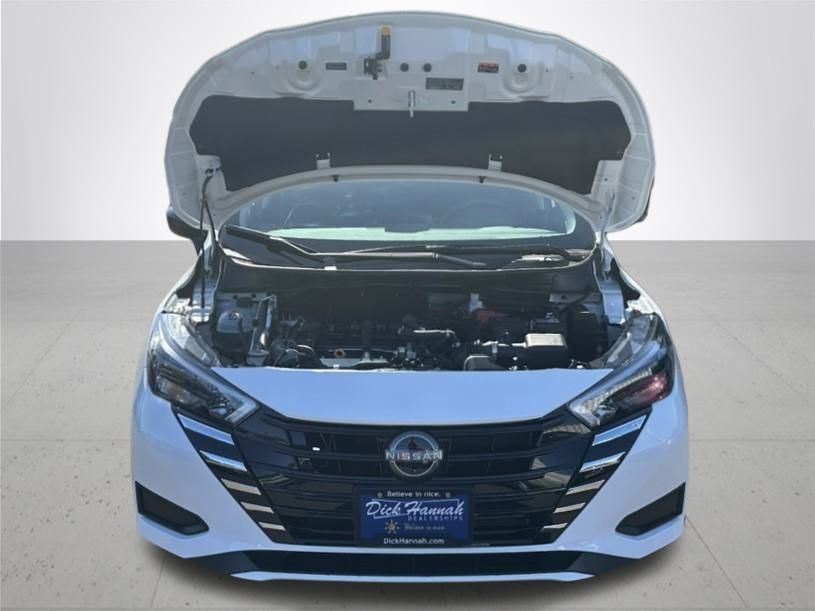 2025 Nissan Versa 1.6 S photo 4