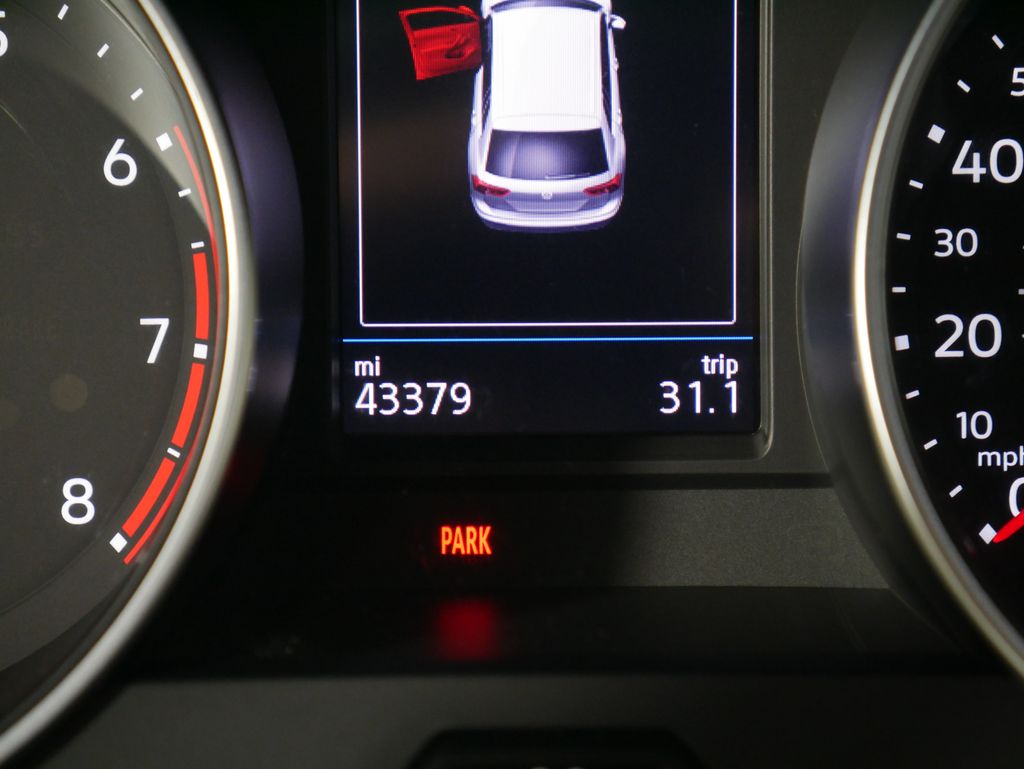 Thumbnail: 2021 Volkswagen Tiguan - 24