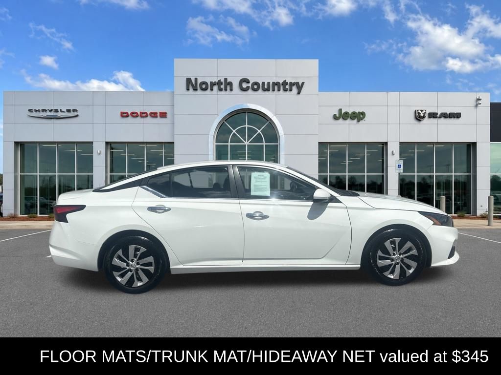 Glacier White 2022 Nissan Altima Sedan Front-Wheel Drive Continuously Variable Transmission