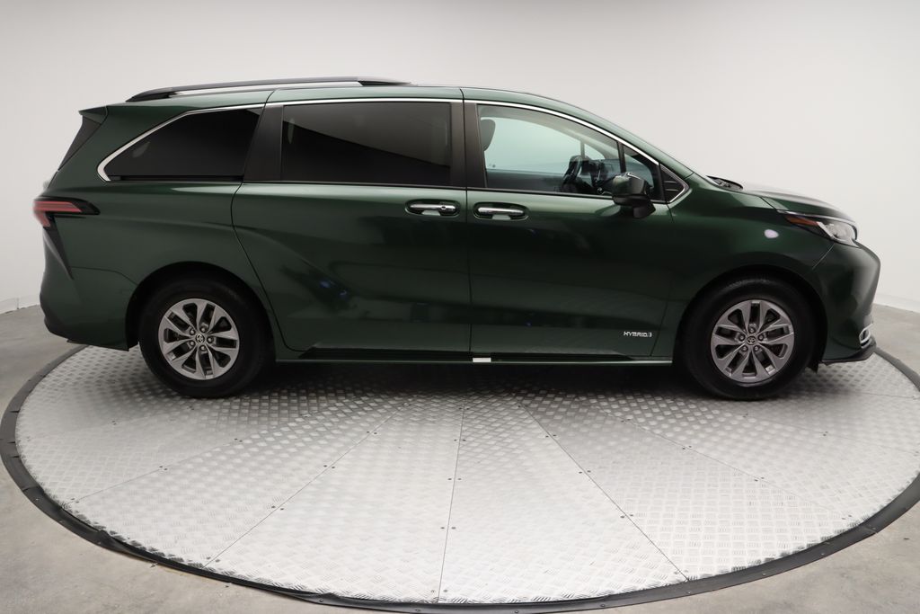 Thumbnail: 2021 Toyota Sienna - 7