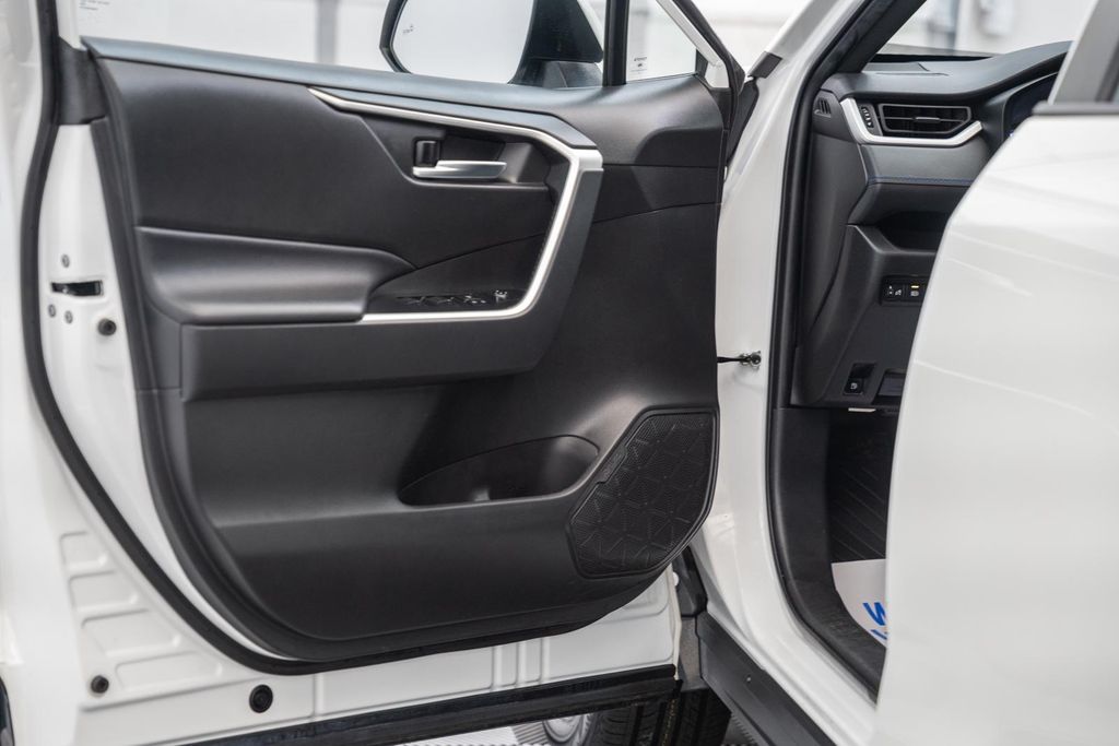 ToyotaRAV4 Hybrid40