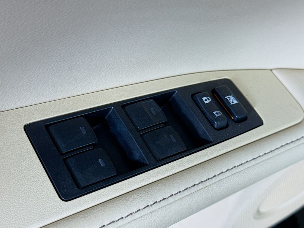 Thumbnail: 2014 Lexus ES - 18