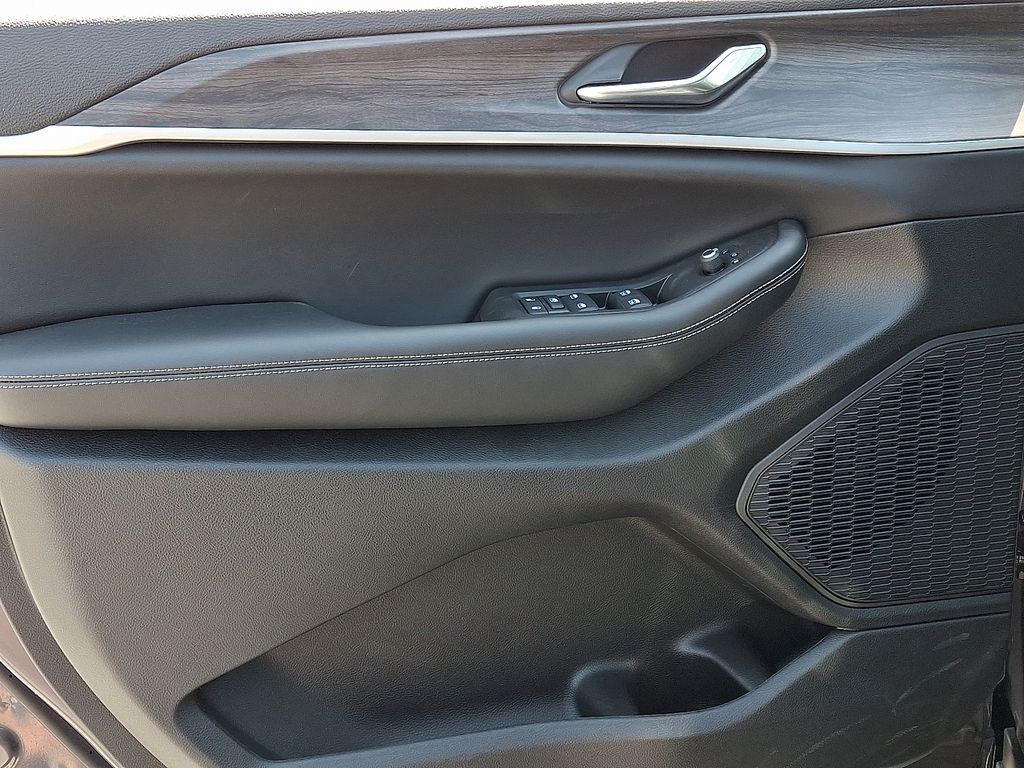 2026 Jeep Grand Cherokee L — photo 9