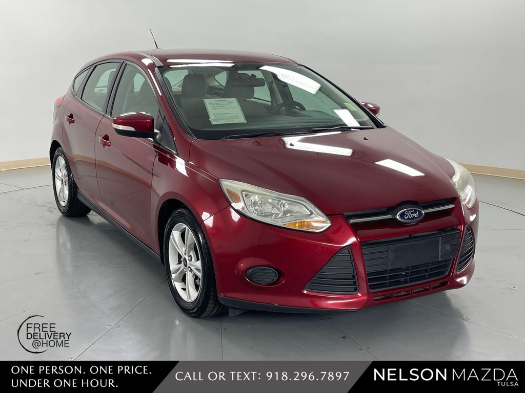 Used 2014 Red Ford SE image 4