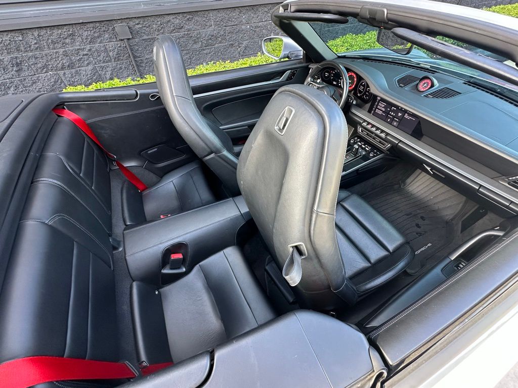 Thumbnail: 2020 Porsche 911 - 13