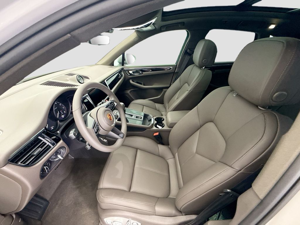 Thumbnail: 2026 Porsche Macan - 5