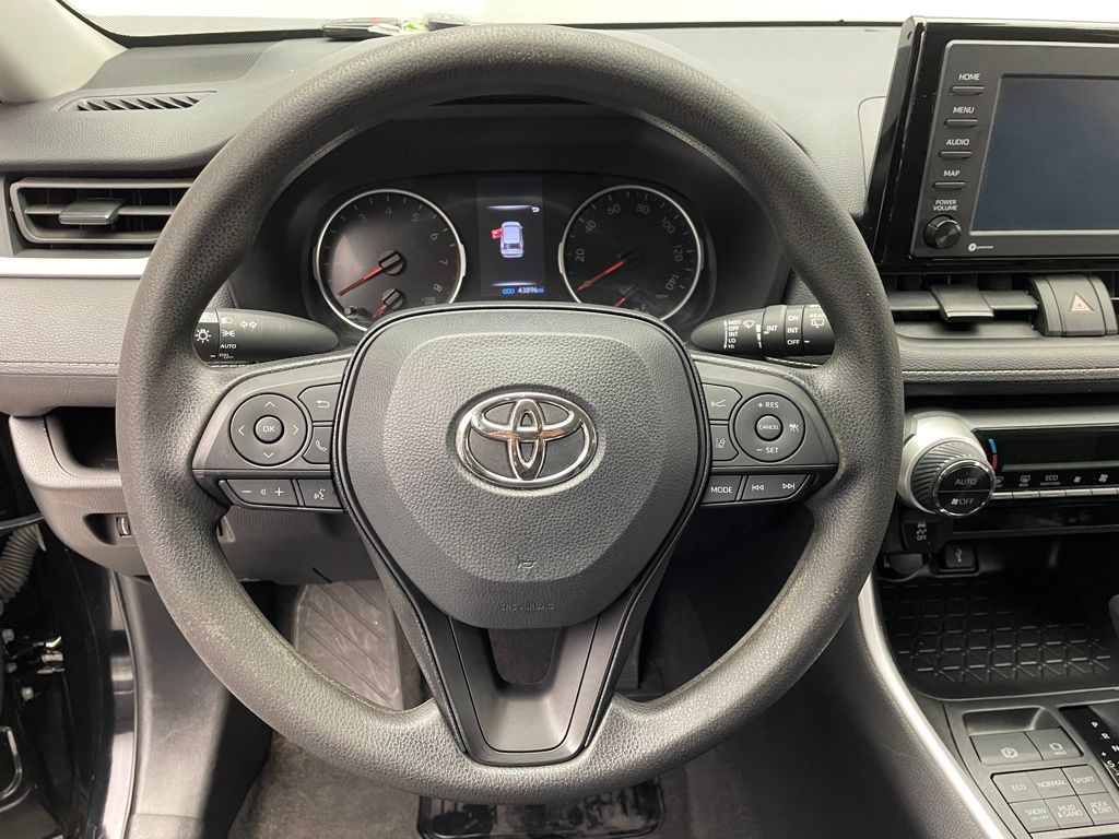 2022 Toyota RAV4 XLE 21