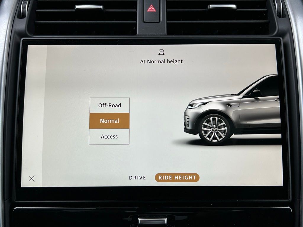 2023 Land Rover Discovery S R-Dynamic photo