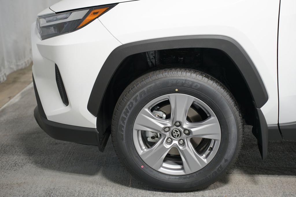 2025 Toyota RAV4 XLE 5