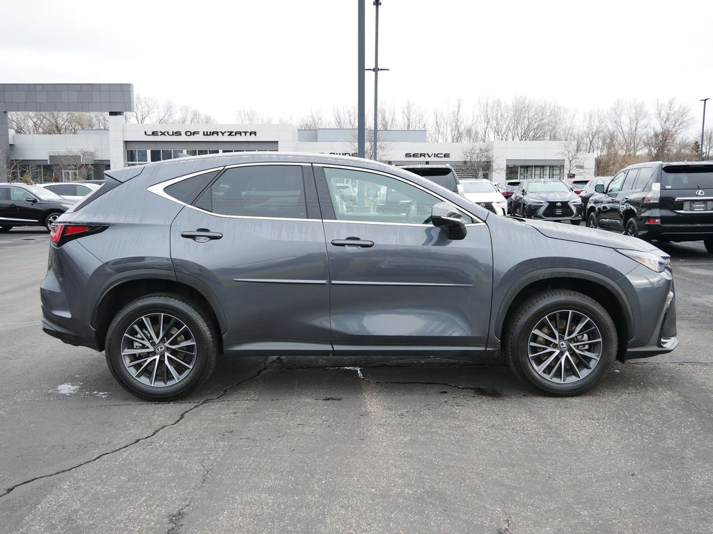 View vehicle photo 7