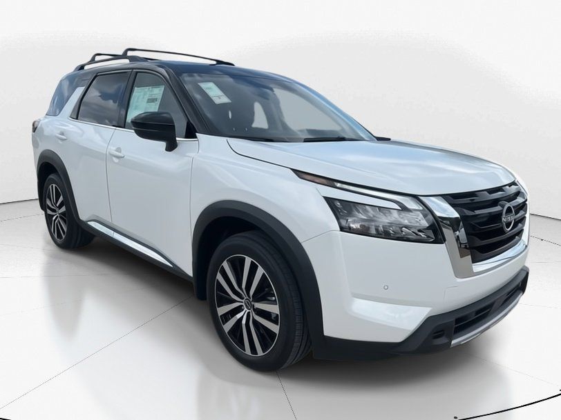 2025 Everest White Pearl Tricoat/Super Black Nissan Pathfinder Platinum FWD SUV