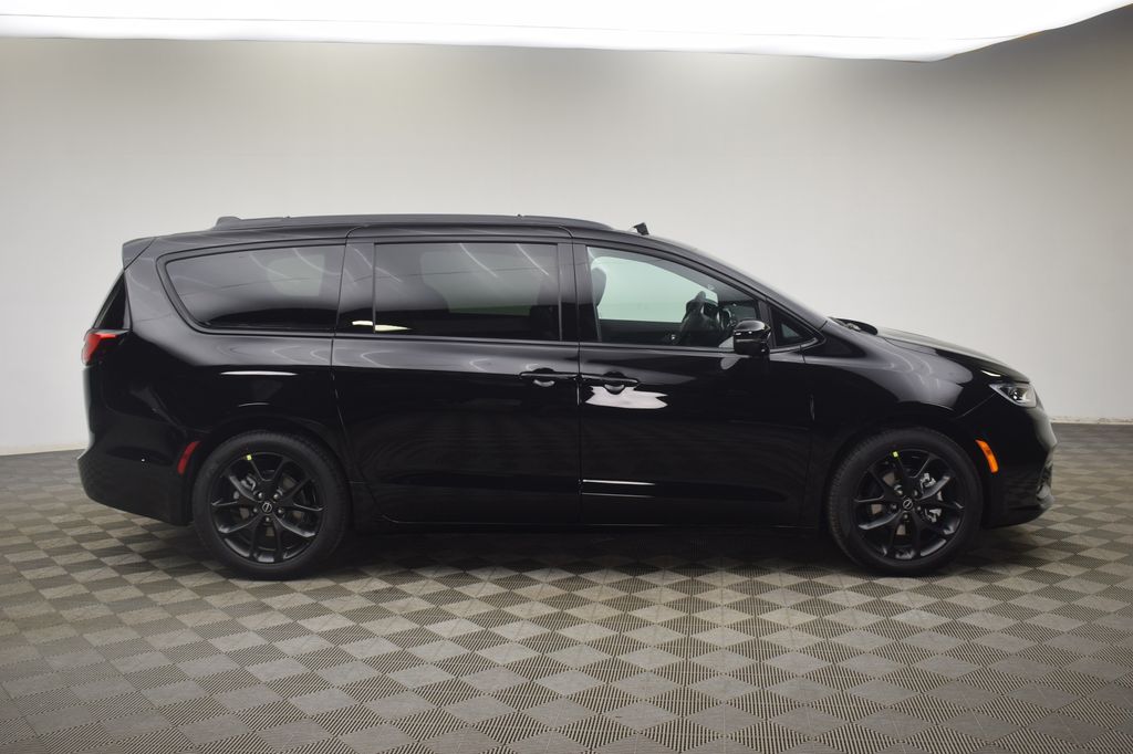 new 2026 Chrysler Pacifica car, priced at $44,465