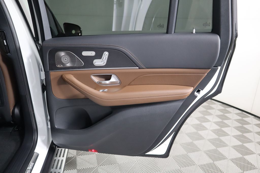 2025 Mercedes-Benz GLS 580 29