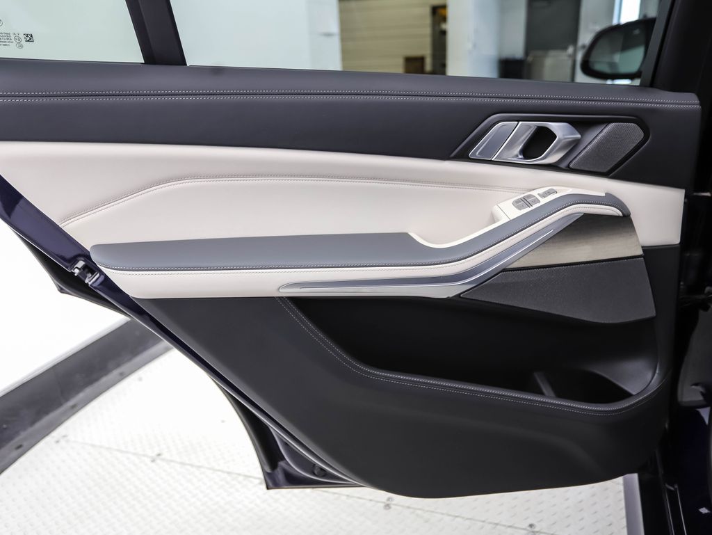 Thumbnail: 2024 BMW X7 - 20