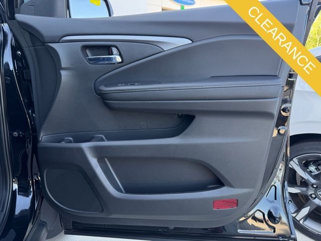 2025 Honda Ridgeline RTL Black at Community Honda