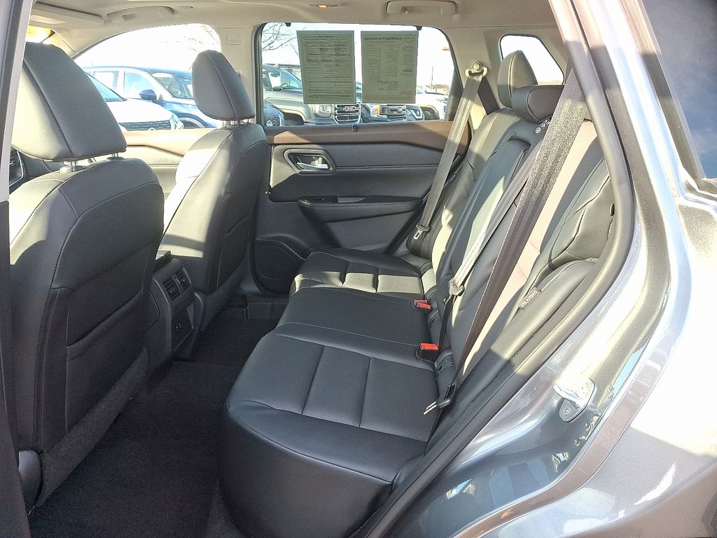 Thumbnail: 2022 Nissan Rogue - 10