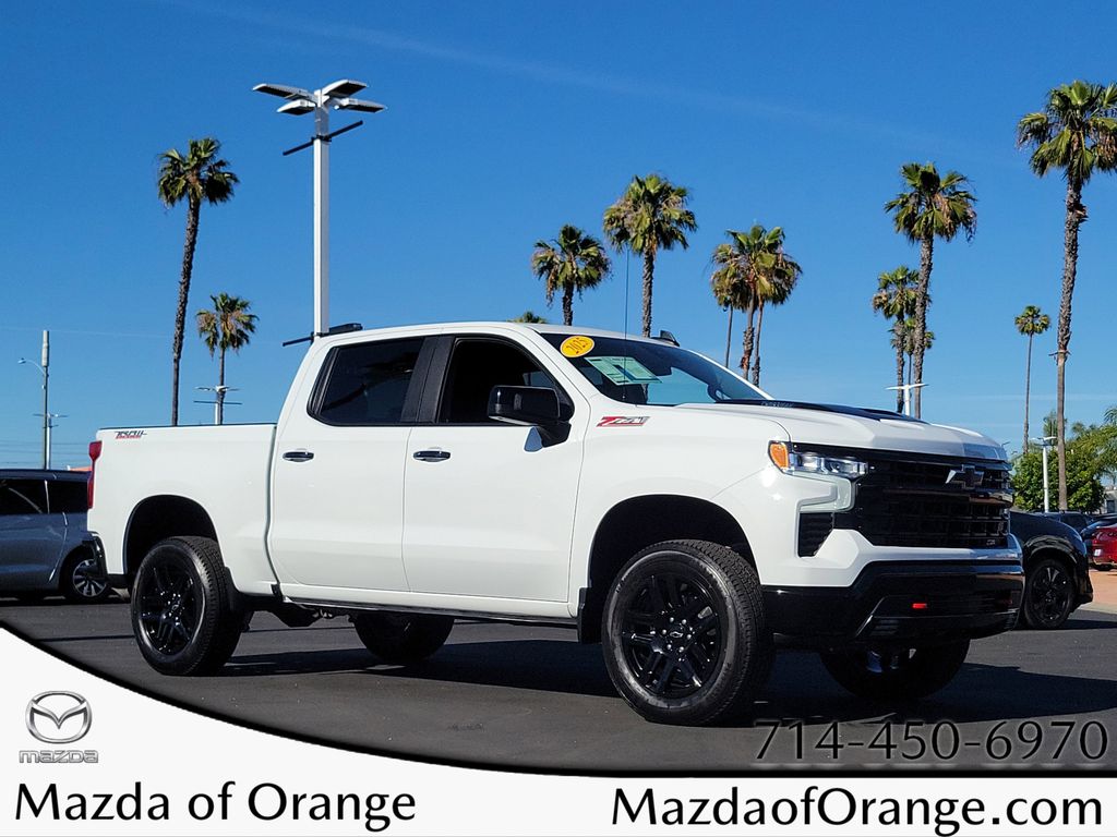 Summit White 2025 Chevrolet Silverado 1500 LT Trail Boss Crew Cab 4WD Pickup Truck Four-Wheel Drive 8-Speed Automatic
