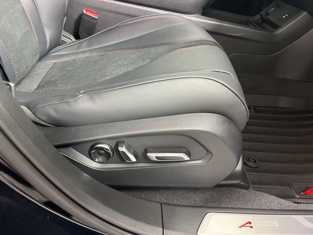 Thumbnail: 2026 Acura RDX - 10