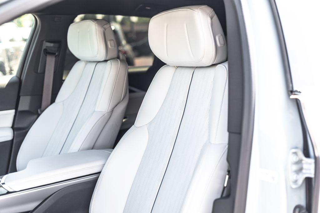 2024 Cadillac LYRIQ Sport thumbnail 10