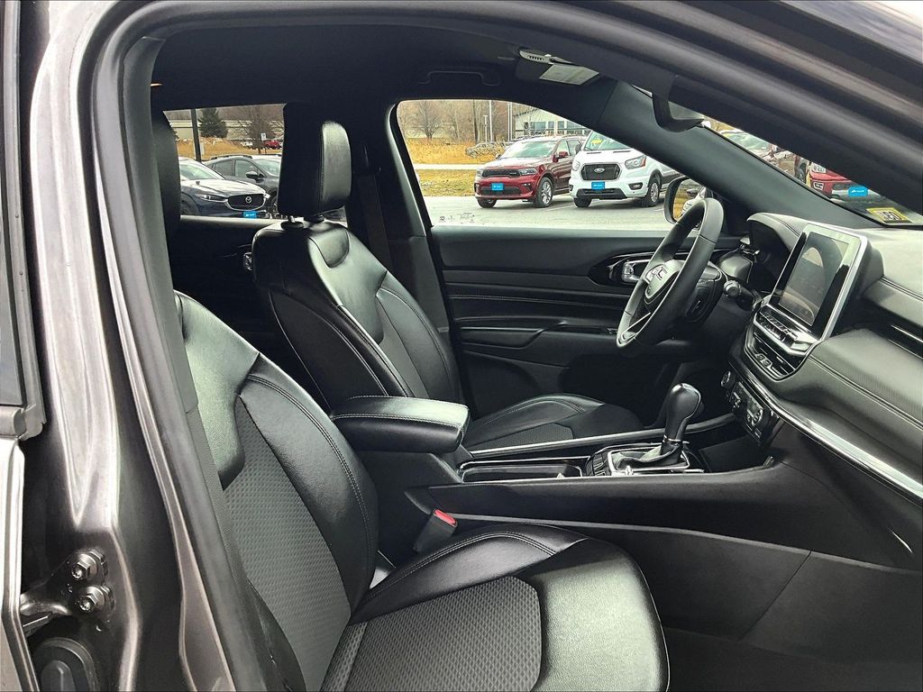 2022 Jeep Compass — photo 11
