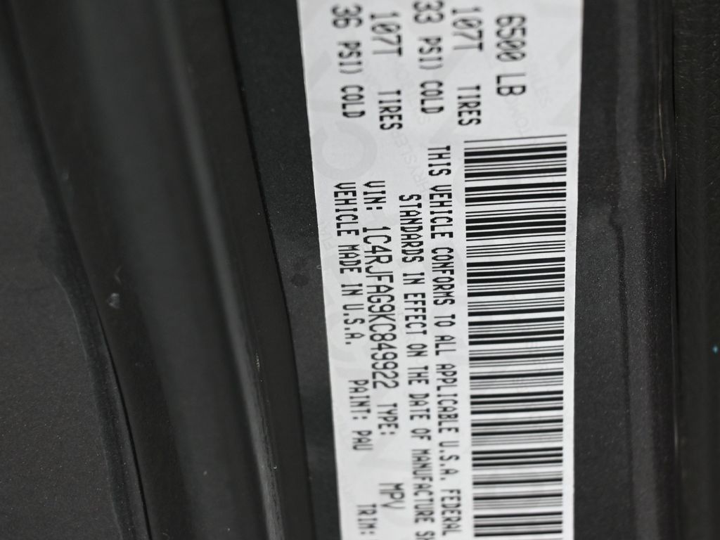 Used 2019 Granite Crystal Metallic Clearcoat Jeep Altitude image 38