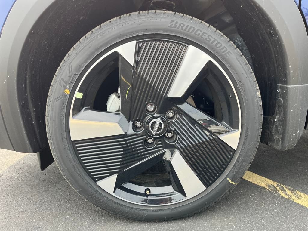 2025 Nissan Kicks SR photo