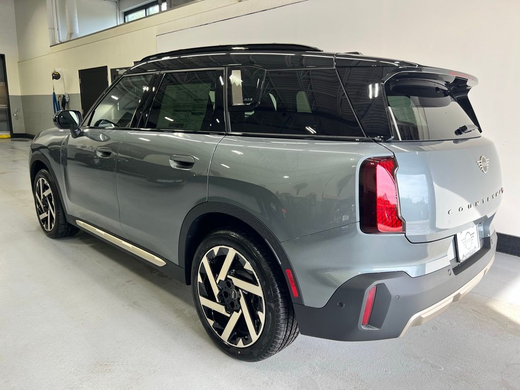 2025 MINI Cooper Countryman Base 6