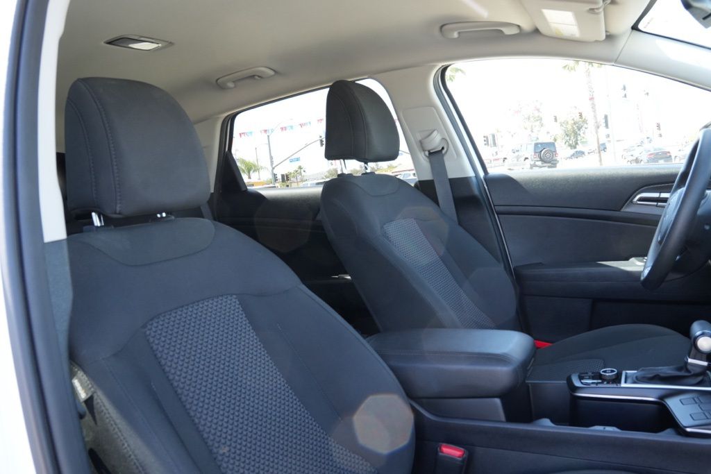 2025 Kia Sportage LX - Photo 19