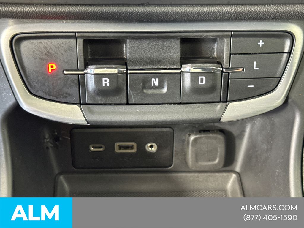 Used 2024 Silver GMC SLE image 33