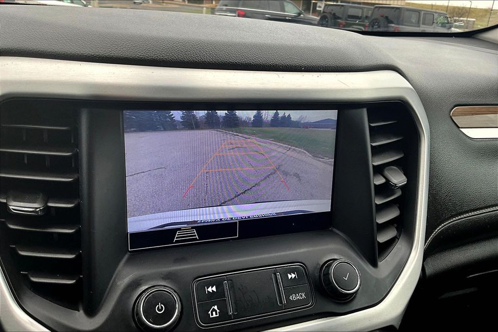 Used 2020 White GMC SLE image 15