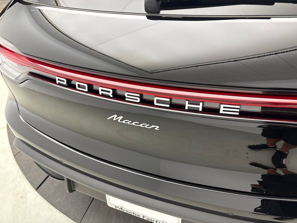 Thumbnail: 2026 Porsche Macan - 11