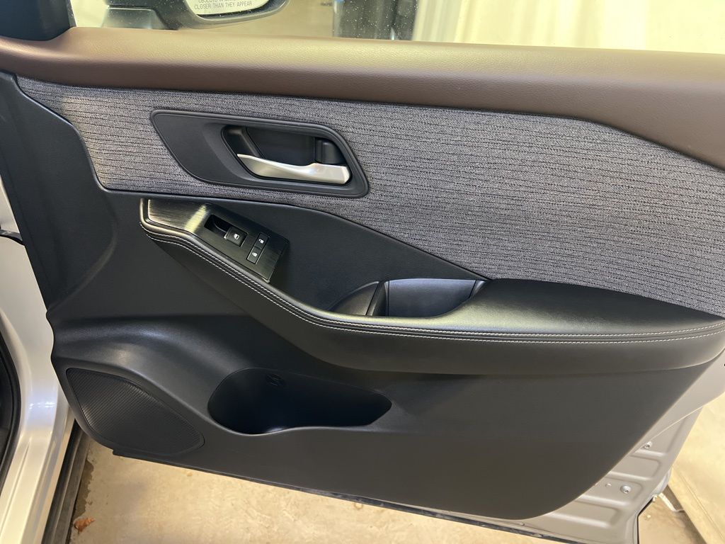 2022 Nissan Rogue SV photo