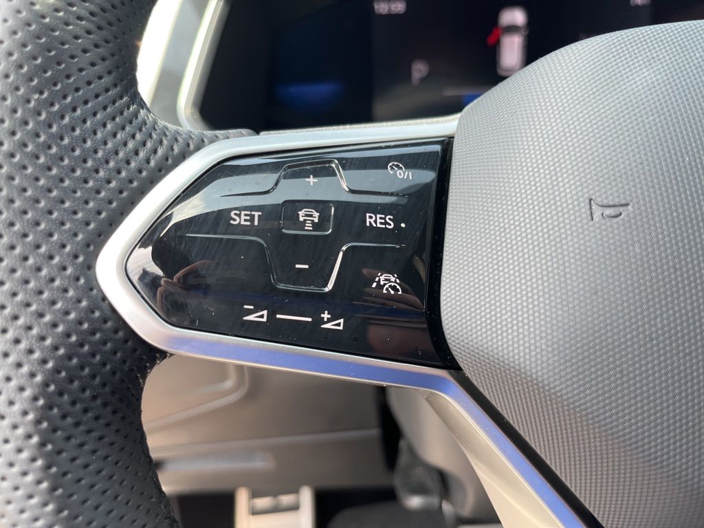Thumbnail: 2022 Volkswagen Tiguan - 21