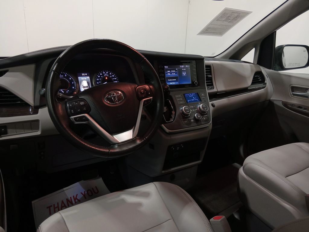 2020 Toyota Sienna XLE