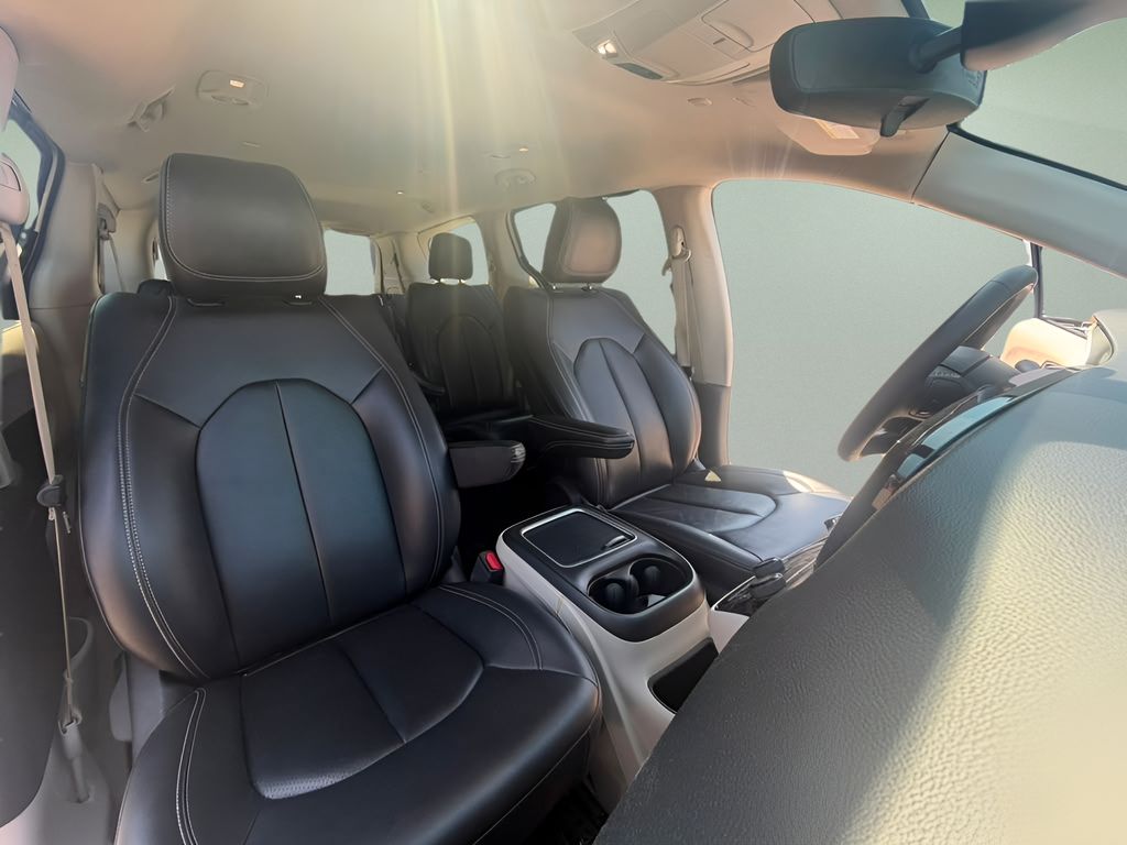 Used 2024 Chrysler Pacifica Van