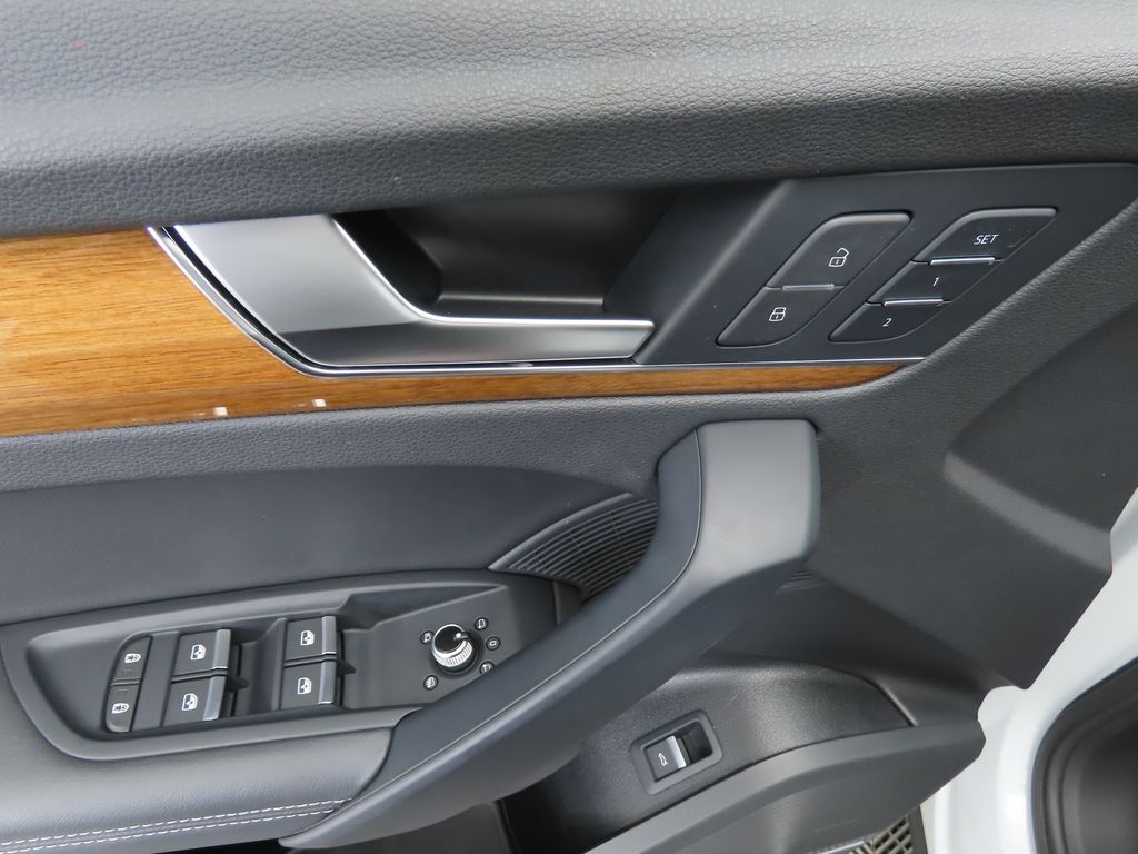 Thumbnail: 2023 Audi Q5 - 23