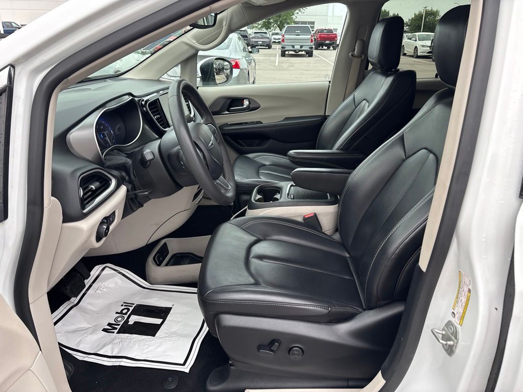 Used 2023 Chrysler Pacifica Van